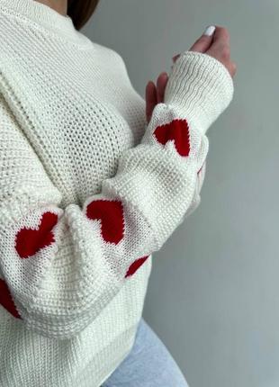 Стильный женский оверсайз свитер с сердечками3 фото