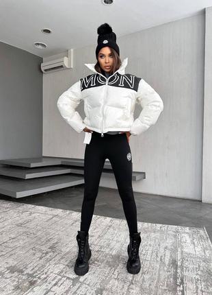 Белая куртка moncler