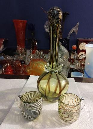 Набор для вина, графин (кушин, штоф) и две чашки. резинящее стекло. винтаж.