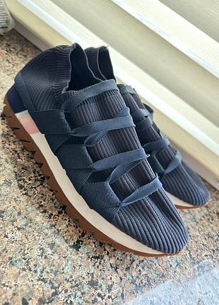 Кроссовки zara