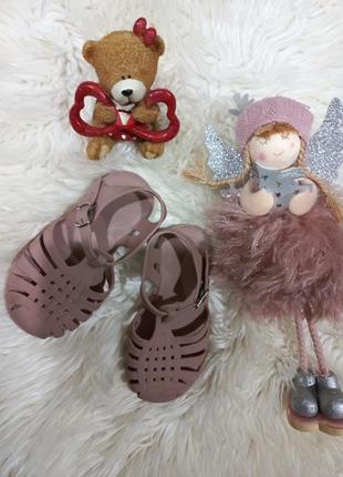 Босоніжки для малюків