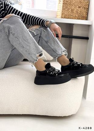 Натуральные кожаные лакированные и замшевые черные кеды - кроссовки на липучках на высокой подошве10 фото