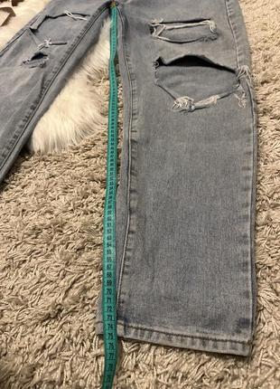Женские джинсы pretty little thing mom jeans, размер xl рваные светлые с высокой талией5 фото