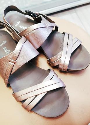 Шикарные детские босоножки clarks softwear