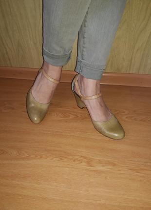 100%натур.кожа/качественные босоножки на танкетке