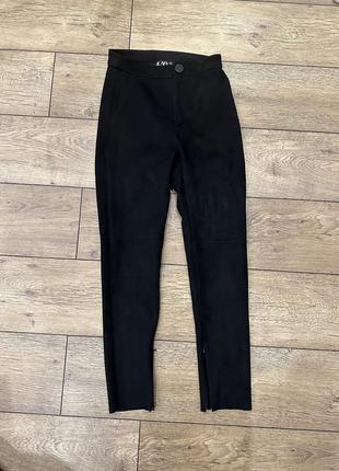 Брюки замшевые