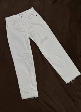 Білі джинси з розрізами bershka