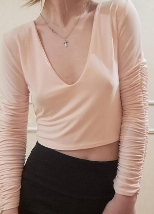 Топ лонгслів зі зборками на рукавах