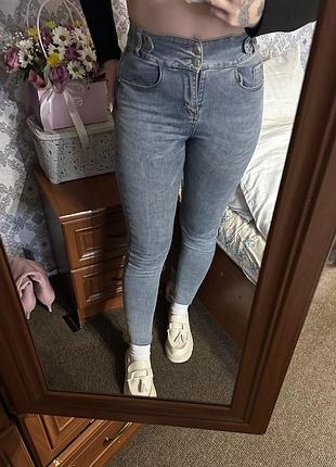 Скіні є 2 пари висока посадка зручні хорошо тягнеться джинс на бедра 92-98 s-m  44-46