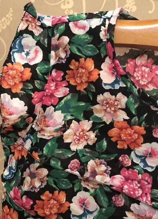 Очень красивая и стильная брендовая блузка в цветах..100% коттон 19.4 фото