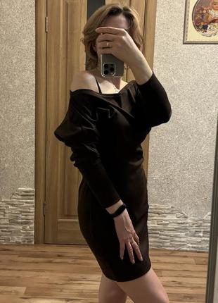 Плаття коричневе, трендовий колір на одне плече