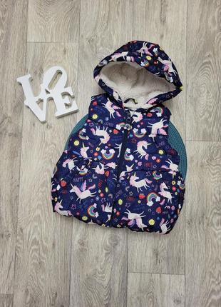 Теплая и яркая жилетка, безрукавка для девочки