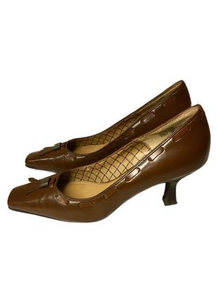 Винтажные коричневые туфли на маленьком каблуке3 фото