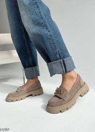 Premium! женские замшевые бежевые лоферы на каблуке весенне осенние туфли натуральная замша2 фото