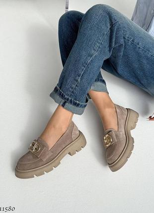 Premium! женские замшевые бежевые лоферы на каблуке весенне осенние туфли натуральная замша7 фото