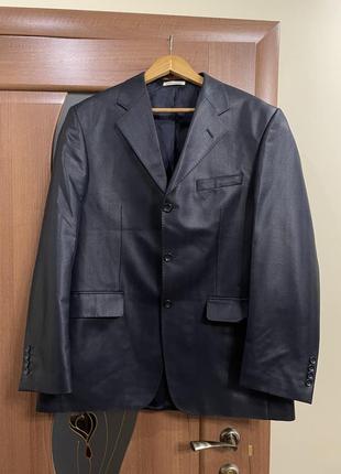 Мужской костюм uomo lardini черного цвета 52 размер