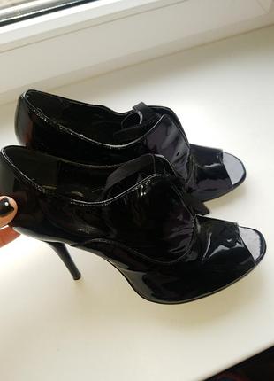 Шикарные полностью кожаные туфли
