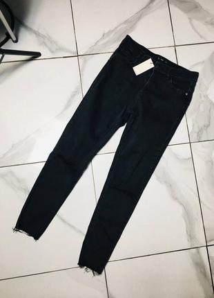 Новые чёрные джинсы скинни с рваными коленями f&f л