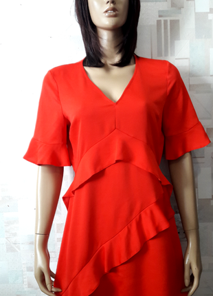 Красиве червоне плаття з рюшами від miss selfridge