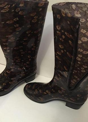 Трендовые резиновые сапоги