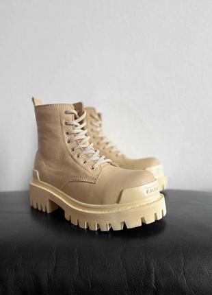 Кожаные кремовые ботинки термо бутсы balenciaga strike boots cream 40.1 фото