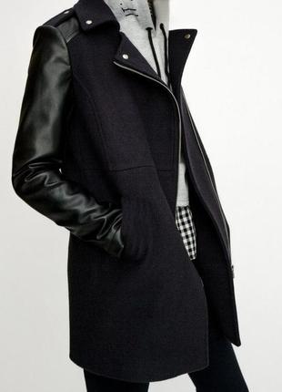 Пальто мужское с кожаными рукавами zara (s)1 фото