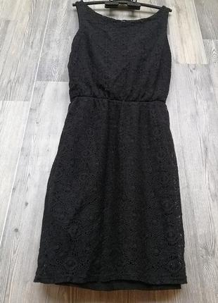 Чёрное кружевное платье
