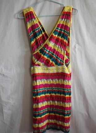 Яркое вязаное платье в полоску3 фото
