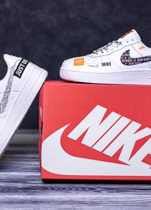 Кроссовки nike air force 1 just do it белые с оранжевым , кросівки3 фото