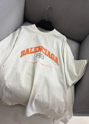 Бежевая футболка balenciaga