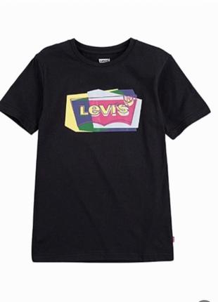 Новая футболка levi's 5-6 лет