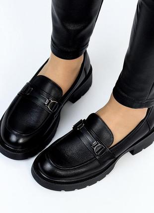 Кожаные женские черные лоферы на каблуке весенне осенние туфли натуральная кожа весна осень7 фото