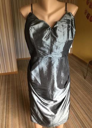 Атласне сталеве плаття