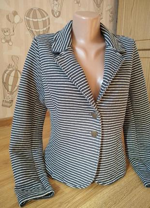 Стильний теплий піджак