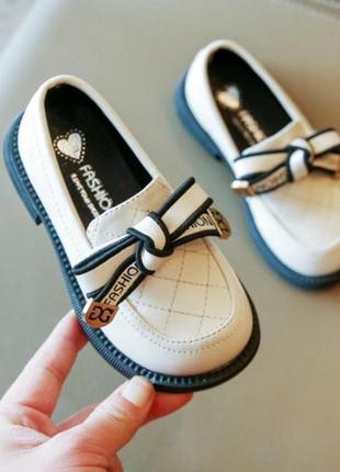 Очень красивая модель туфельок для девочек2 фото