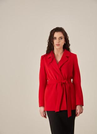Женский красный пиджак с поясом, размер