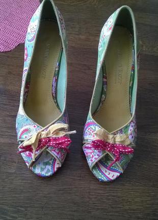 Стильні яскраві босоніжки,туфлі з відкритим носком-38р