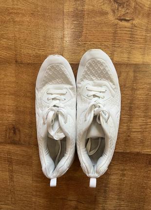 Кросівки білі 36 розмір graceland