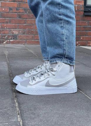 Кроссовки nike blazer mid x sacai «white grey»5 фото