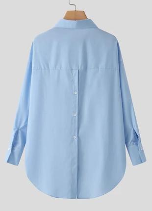Голубая свободная рубашка оверсайз з розрезом и пуговицами ззади, удлиненная, 42-443 фото