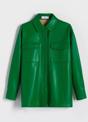 Зеленая куртка рубашка reserved из искусственной кожи.4 фото
