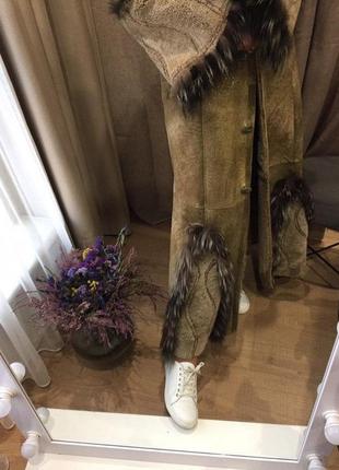 Натуральная зимняя длинная дубленка с ремешком dudex с блеском3 фото
