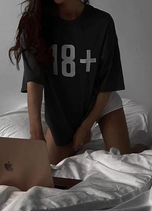Женская футболка длинная 18+ черная белая3 фото