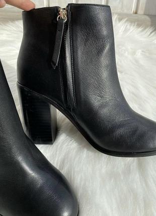 Нові чорні шкіряні черевики ботильйони на підборах преміум колекція h&m натуральна шкіра5 фото