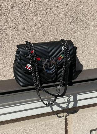 Сумка женская pinko lady love bag puff v quilt black enamel pin пинко на плечо черная цветная7 фото