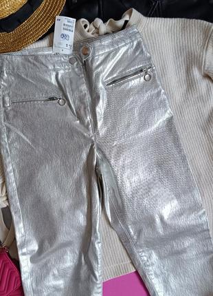 Новые серебристые блестящие брюки4 фото