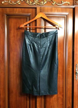 Спідниця приталена із екошкіри нова