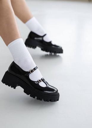 Туфлі лакові чорні на платформі