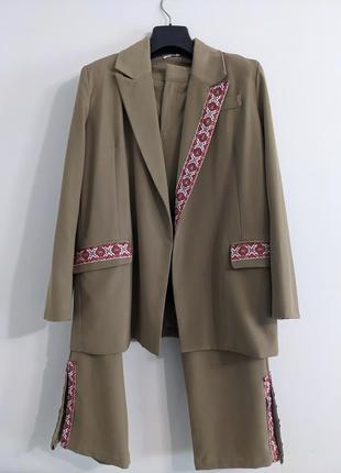 Костюм в украинском стиле пиджак брюки брюки этно орнамент на национальном вышивке1 фото