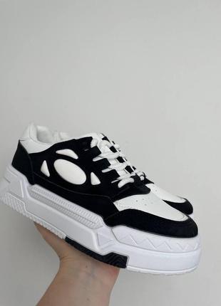 Кожаные кроссовки белый+черный,материал: экокожа+ обувной текстиль
высота от пятки 6 см
подошва: спереди 3 см
позаду 4 см4 фото